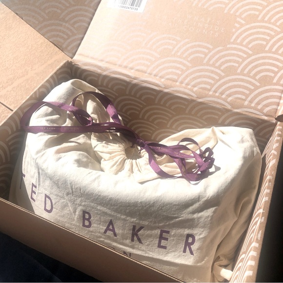 Ted Baker Sarahh Leather Shopper + Large Leather Pouch/Clutch in Black - Picture 14 of 16